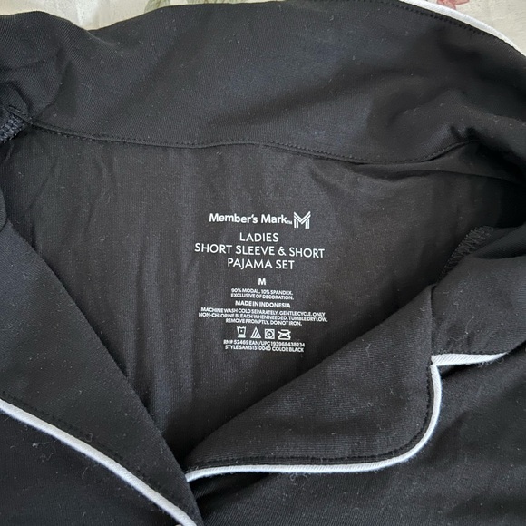 Pajama Set - Picture 2 of 4